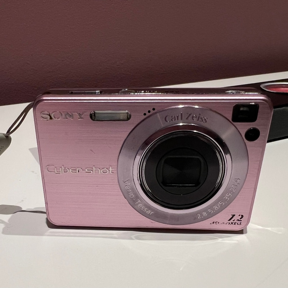 Sony Cybershot Carl Zeiss  (Pink)